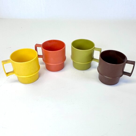 TUPPERWARE Vtg 17 Piece Kid Mini Dishes Pitcher Mug Toys Plates Cups Bowls 1970s - Picture 12 of 16